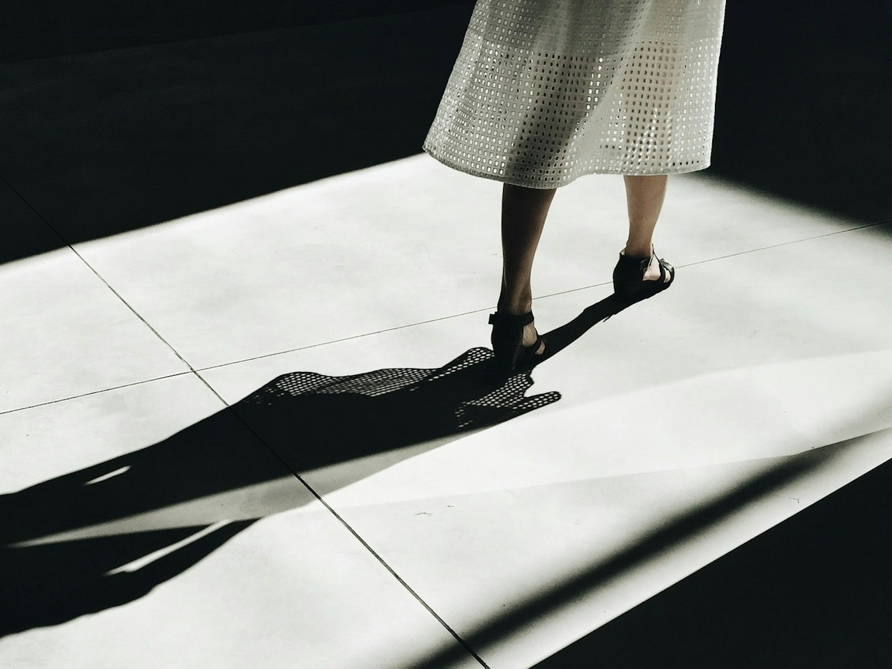L’ombra che ti perseguita e ti abbandona